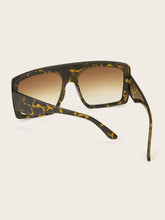 Load image into Gallery viewer, Tortoiseshell Frame Flat Top Shield Sunglasses With Case