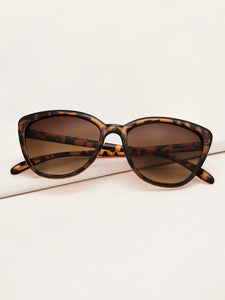 Tortoiseshell Frame Flat Lens Sunglasses With Case