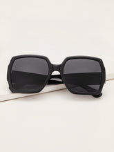 Load image into Gallery viewer, Plain Frame Flat Lens Sunglasses With Case