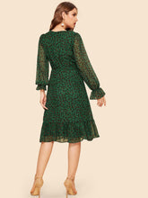 Load image into Gallery viewer, 60s Keyhole Neck Flounce Sleeve Leopard Dress