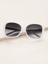 Load image into Gallery viewer, Rivet Decor Flat Lens Sunglasses