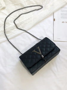 Metal Tassel Decor Quilted Chain Bag