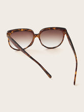 Load image into Gallery viewer, Tortoiseshell Pattern Flat Lens Sunglasses