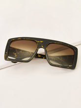 Load image into Gallery viewer, Tortoiseshell Frame Flat Top Shield Sunglasses With Case